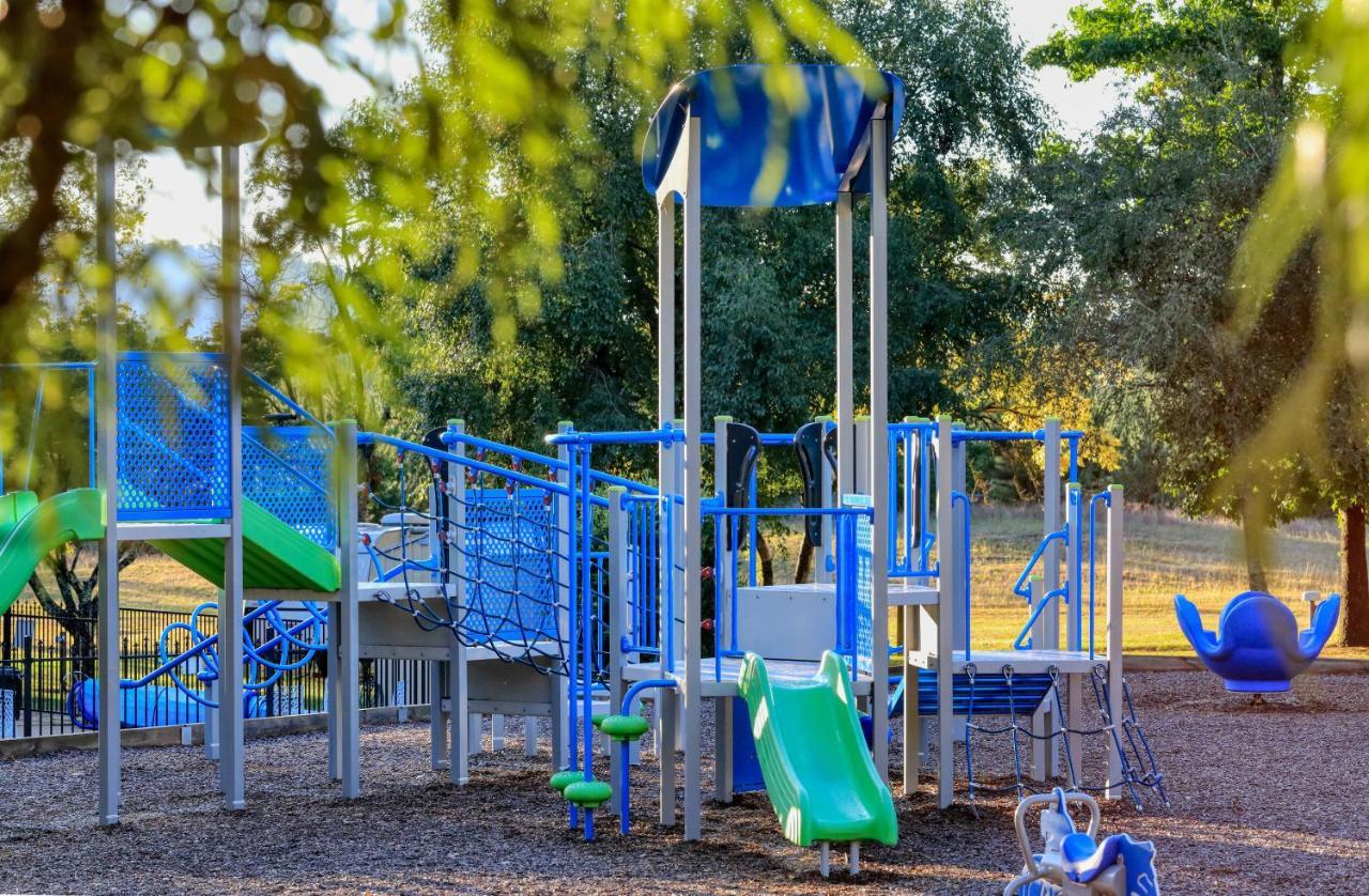 Big4 Porepunkah Holiday Park Bright Exterior photo