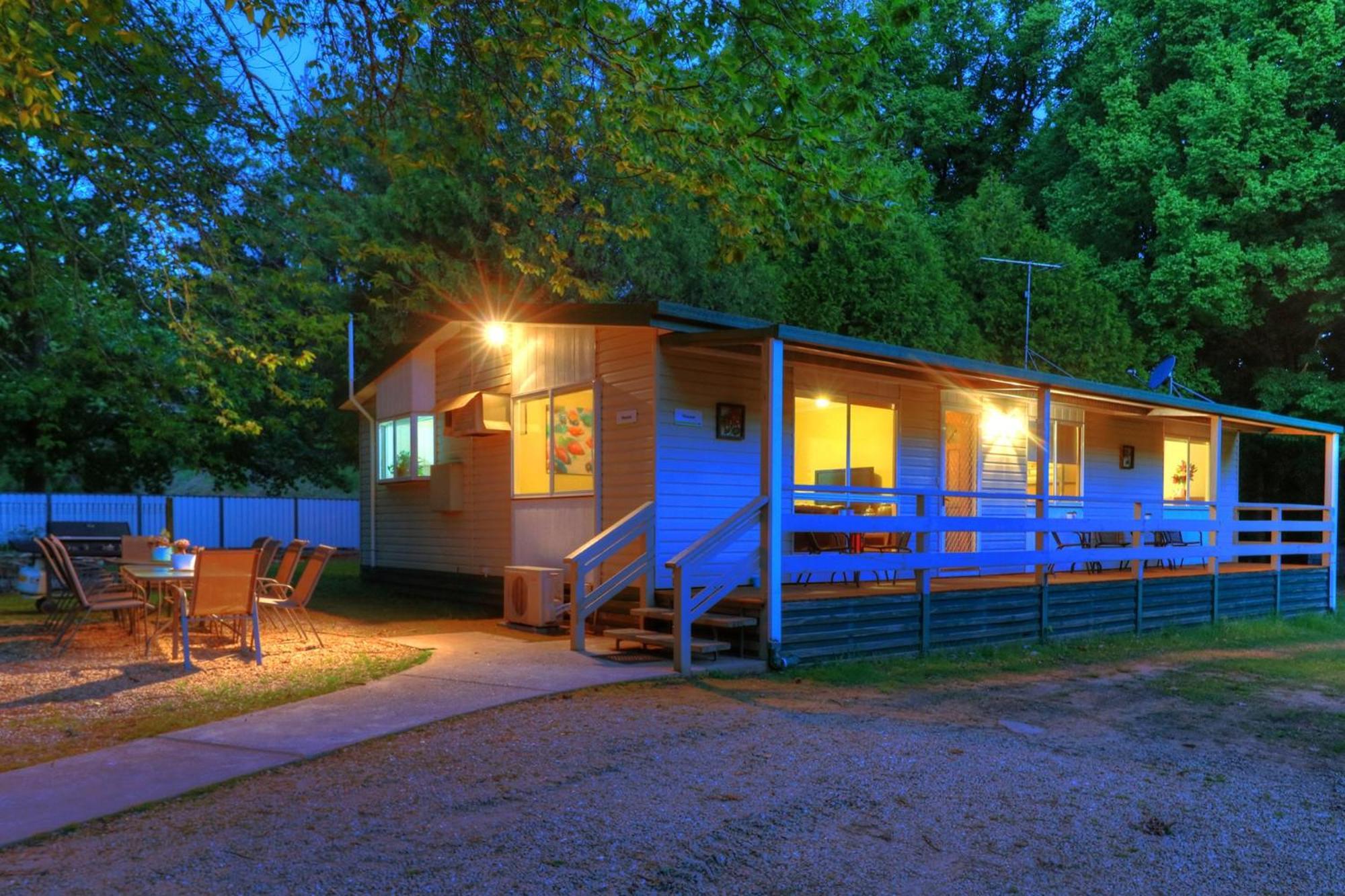 Big4 Porepunkah Holiday Park Bright Exterior photo