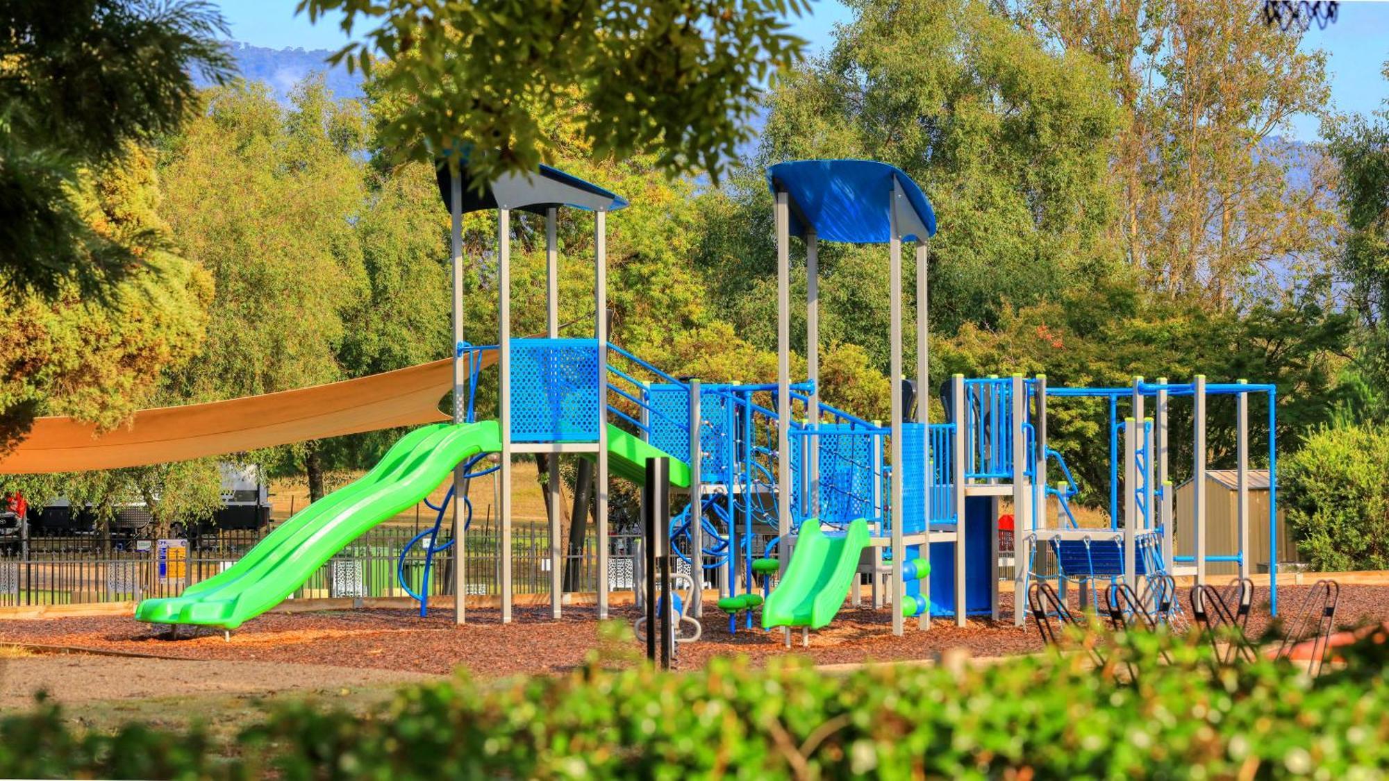Big4 Porepunkah Holiday Park Bright Exterior photo
