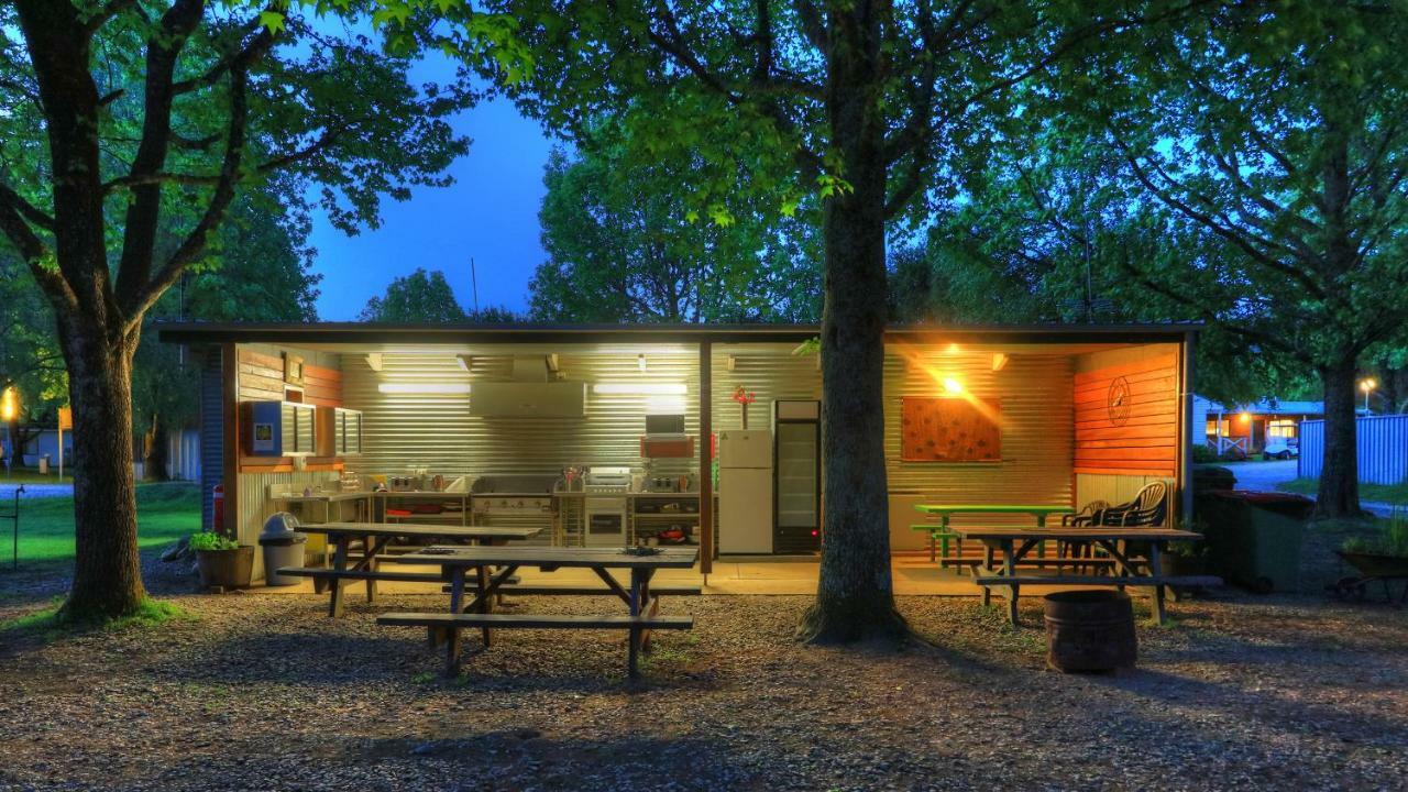 Big4 Porepunkah Holiday Park Bright Exterior photo